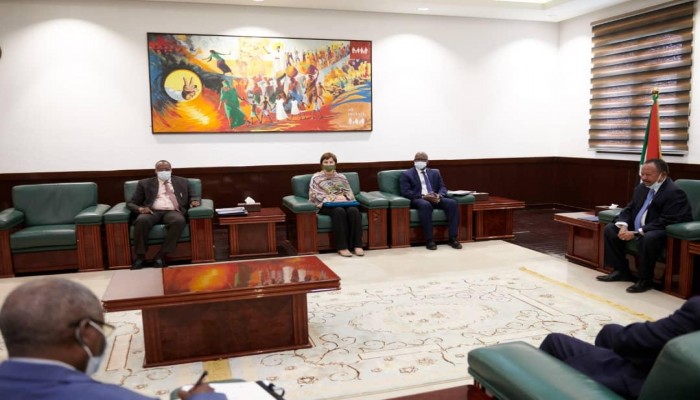 حمدوك يستقبل فريق التفاوض في رفع اسم السودان من قائمة الإرهاب